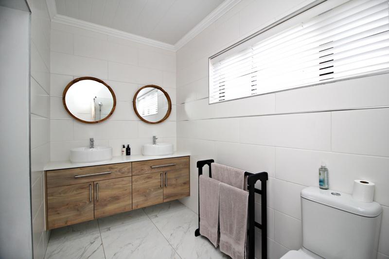 5 Bedroom Property for Sale in Fraaiuitsig Western Cape